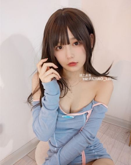女生张开腿